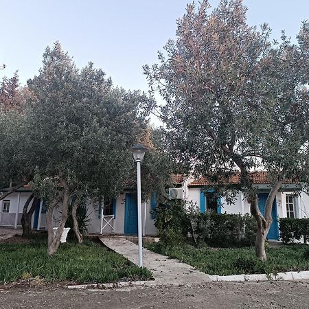 Teos Ormanci Tatil Koyu Hotel Seferihisar Ngoại thất bức ảnh