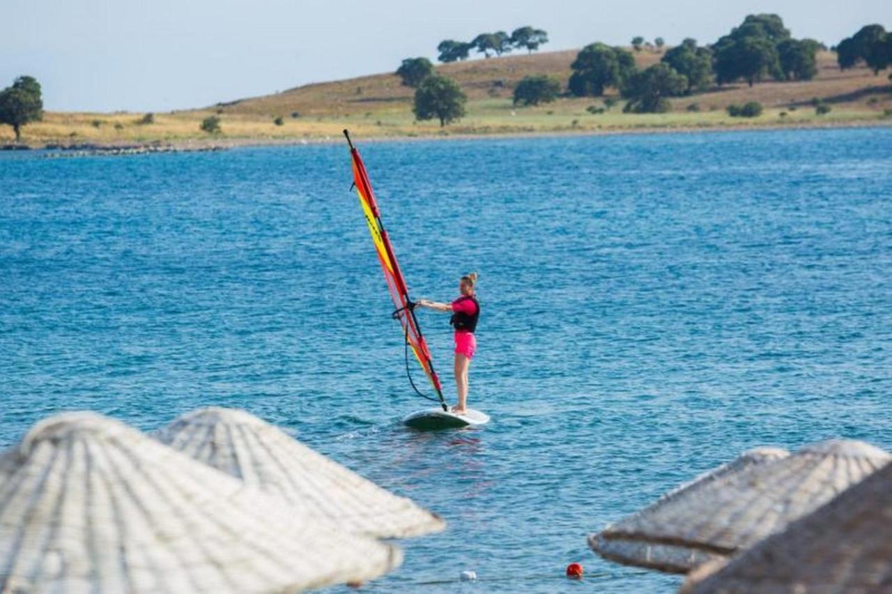 Teos Ormanci Tatil Koyu Hotel Seferihisar Ngoại thất bức ảnh
