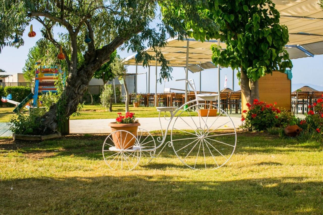 Teos Ormanci Tatil Koyu Hotel Seferihisar Ngoại thất bức ảnh