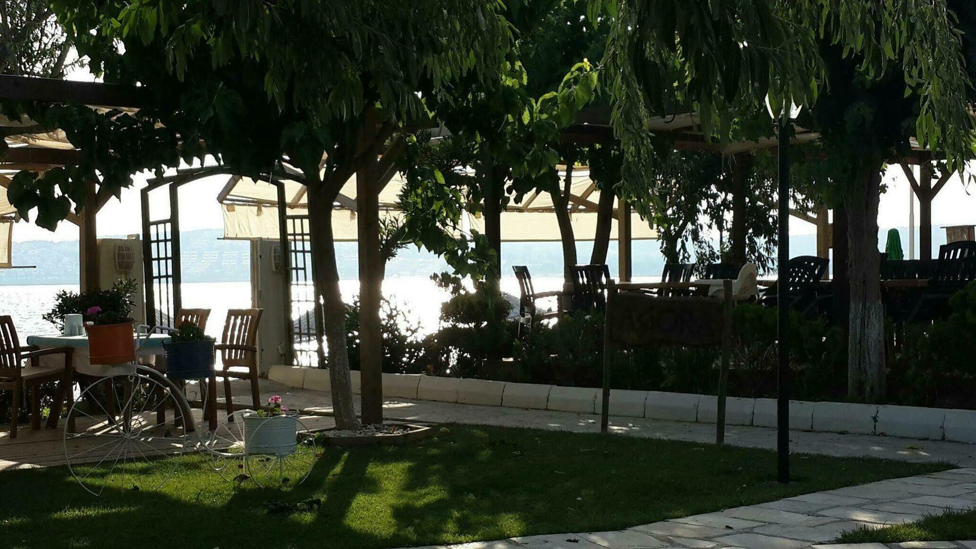 Teos Ormanci Tatil Koyu Hotel Seferihisar Ngoại thất bức ảnh