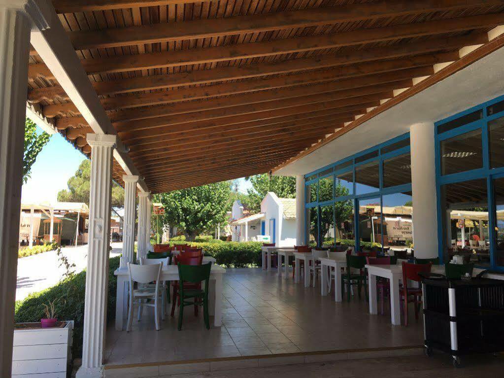 Teos Ormanci Tatil Koyu Hotel Seferihisar Ngoại thất bức ảnh